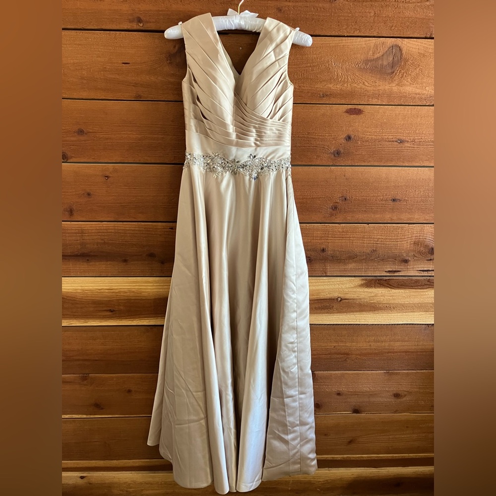Cream Ivory Pleated Sweetheart Wedding Gown with Sequins